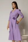 Rochie midi lila din stofa in clos cu floare in talie