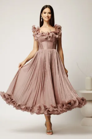 Rochie midi lila in clos din voal satinat cu volanase la bust si la baza