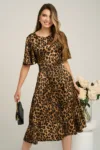 Rochie midi maro din satin in clos cu print leopard