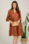 Rochie midi maro din tencel creponat cu croi tip A si nasturi la bust