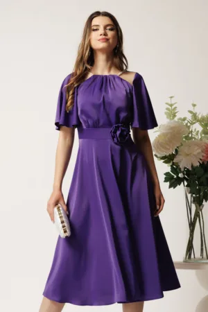 Rochie midi mov din satin in clos cu floare in talie- Moze