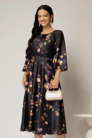 Rochie midi neagra cu imprimeuri mov si detalii la bust