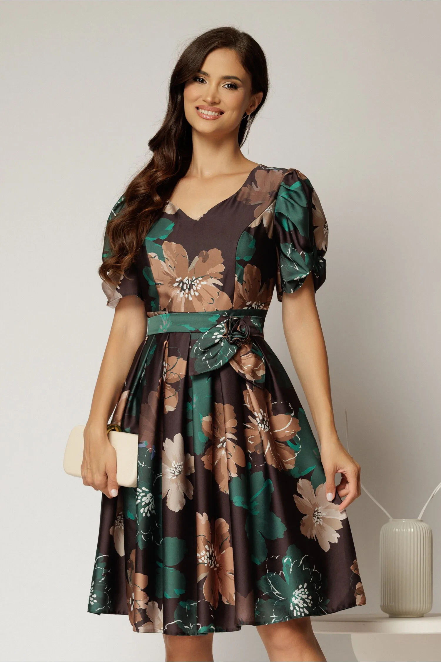 Rochie midi neagra cu imprimeuri verzi si bej din voal satinat si cordon detasabil