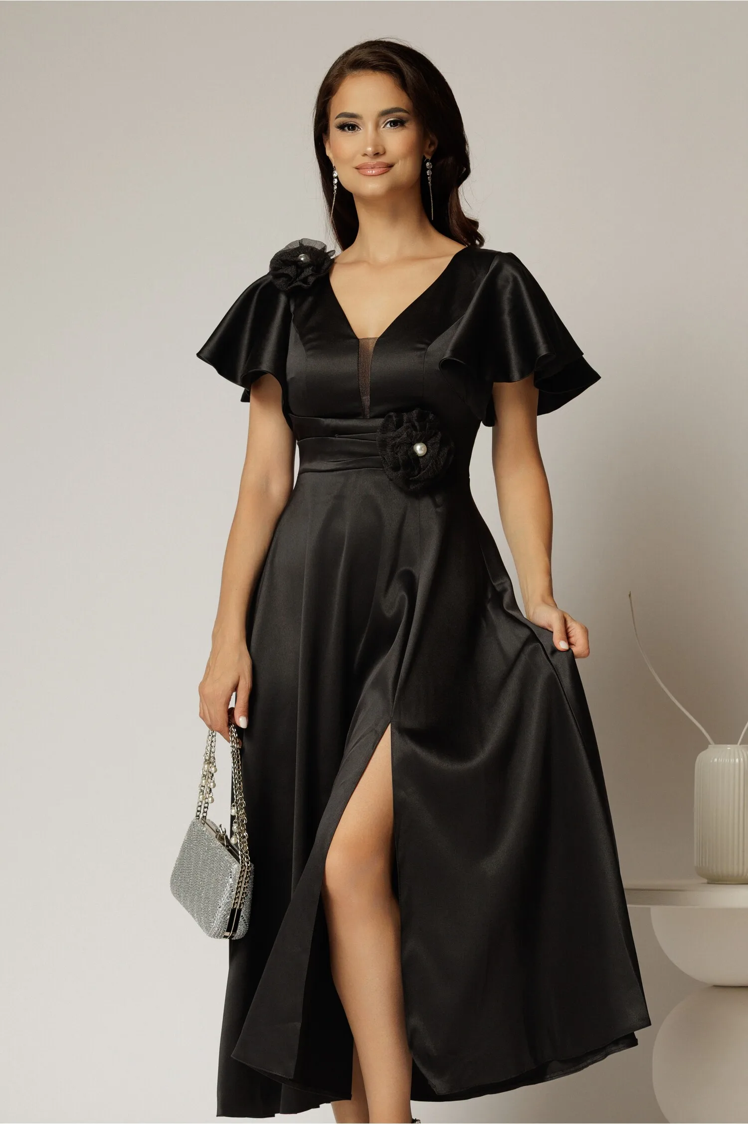 Rochie midi neagra de ocazie din tafta cu maneci evazate si decolteu adanc