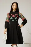 Rochie midi neagra din crep cu broderie la bust