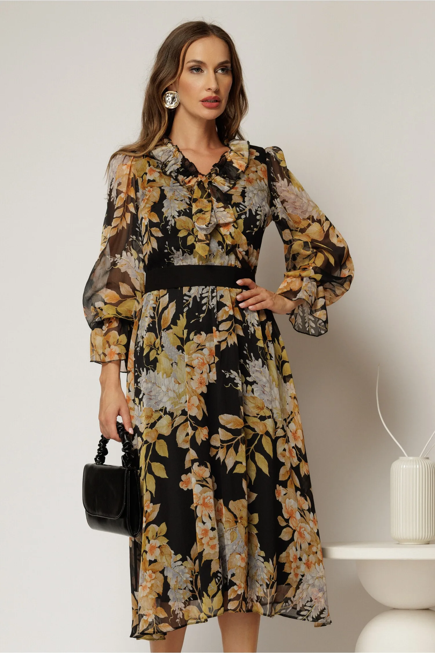 Rochie midi neagra din voal cu imprimeuri bej si funda la decolteu