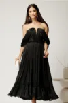 Rochie midi neagra in clos din voal satinat cu aplicatii cazute pe umeri
