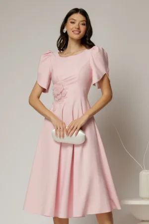 Rochie midi roz de ocazie cu aplicatie in talie cu margele si maneci decupate