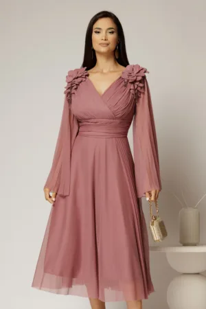 Rochie midi roz de ocazie din tull cu aplicatii la umeri si decolteu petrecut