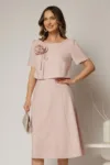 Rochie midi roz de zi cu detaliu amplu floral la bust