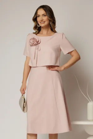 Rochie midi roz de zi cu detaliu amplu floral la bust