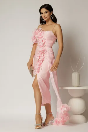 Rochie midi roz din voal peliculizat cu croi conic si volanase