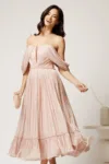 Rochie midi roz in clos din voal satinat cu aplicatii cazute pe umeri