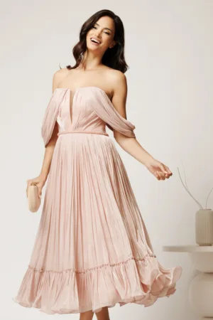 Rochie midi roz in clos din voal satinat cu aplicatii cazute pe umeri