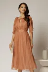 Rochie midi roz somon din matase cu detaliu floral si decolteu V