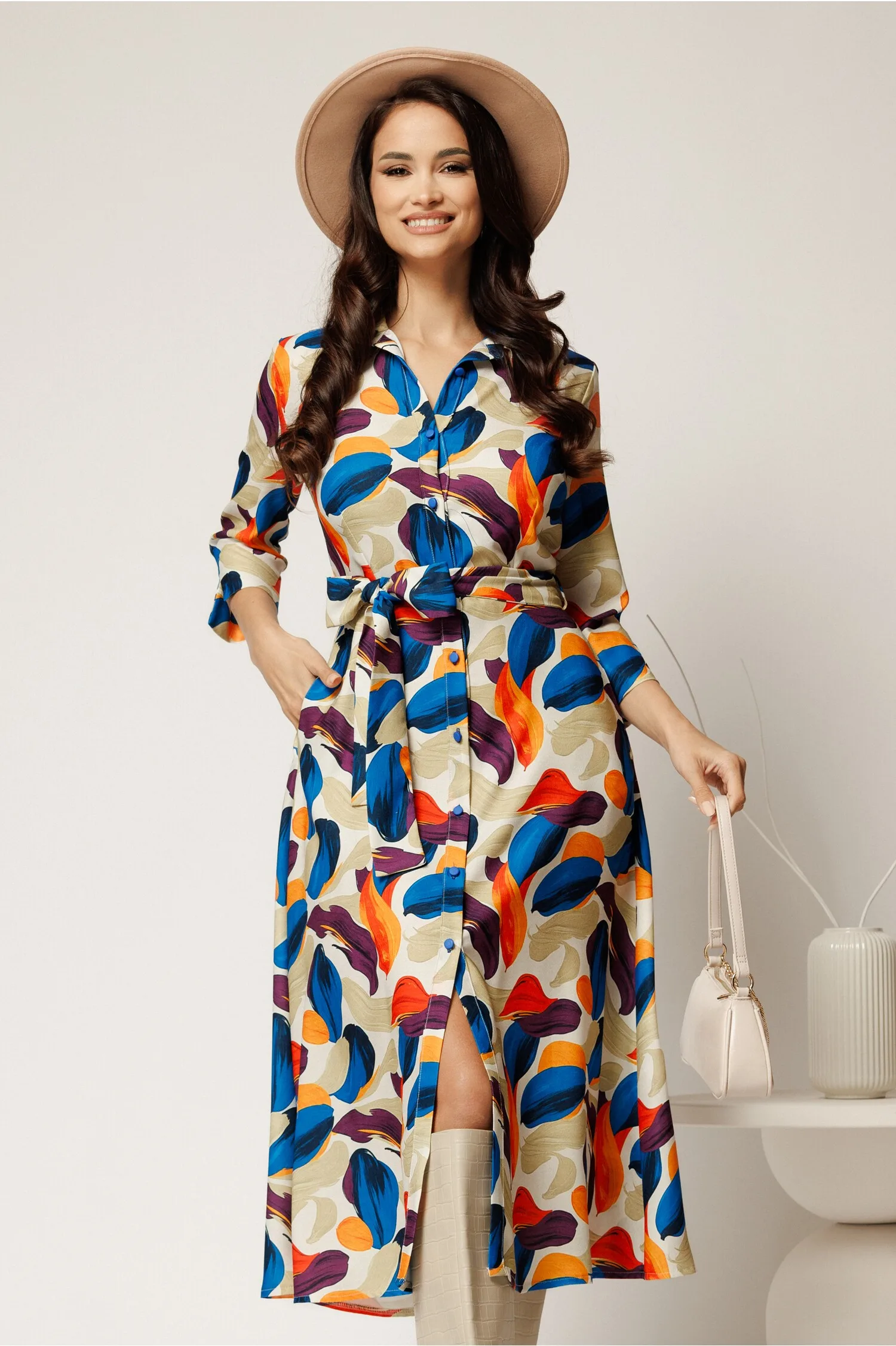 Rochie midi tip camasa cu imprimeuri portocalii si curea in talie