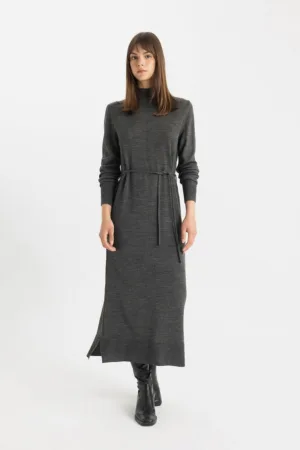 Rochie midi tricotata fin cu cordon subtire in talie