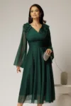 Rochie midi verde de ocazie din tull cu aplicatii la umeri si decolteu petrecut
