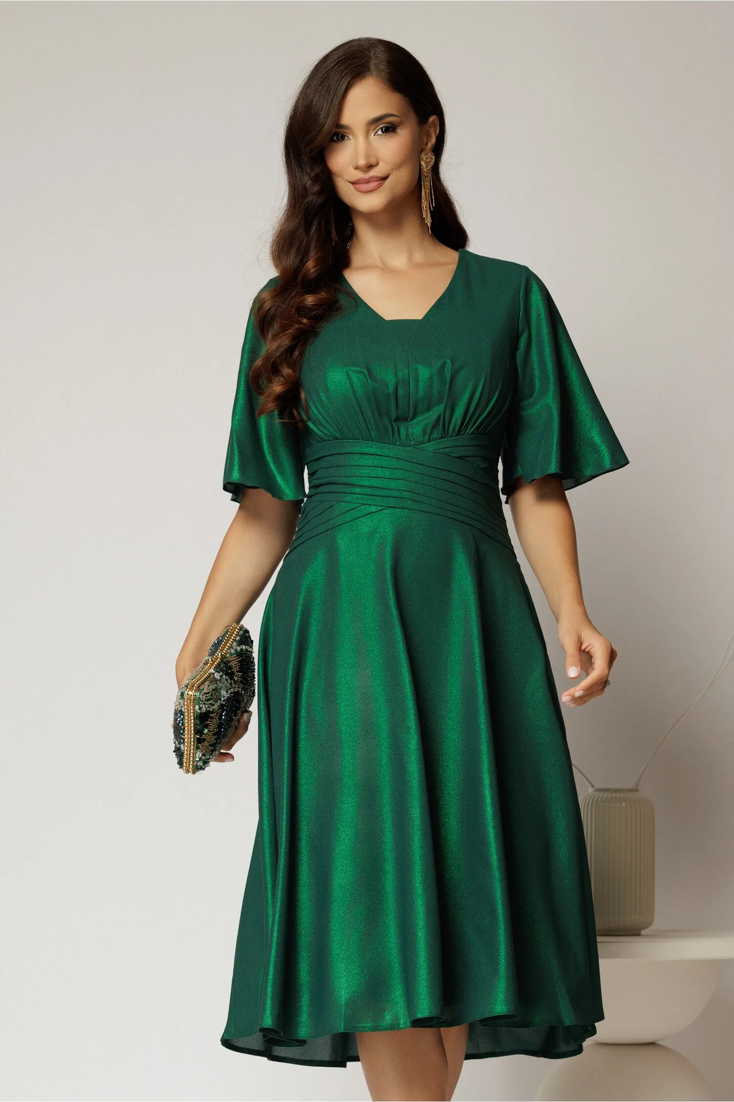 Rochie midi verde de ocazie din voal cu sidef si decolteu in V