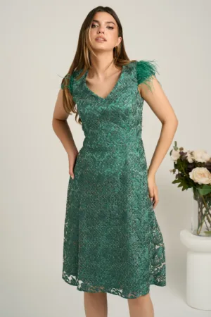 Rochie midi verde din dantela in clini cu pene la umeri