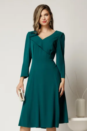 Rochie midi verde din triplu voal cu floare si perle