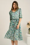Rochie midi verde din voal in clos cu flori roz piersica si cordon in talie