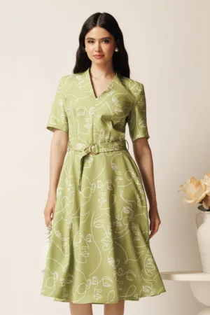 Rochie midi verde in clos cu imprimeu alb si cordon in talie