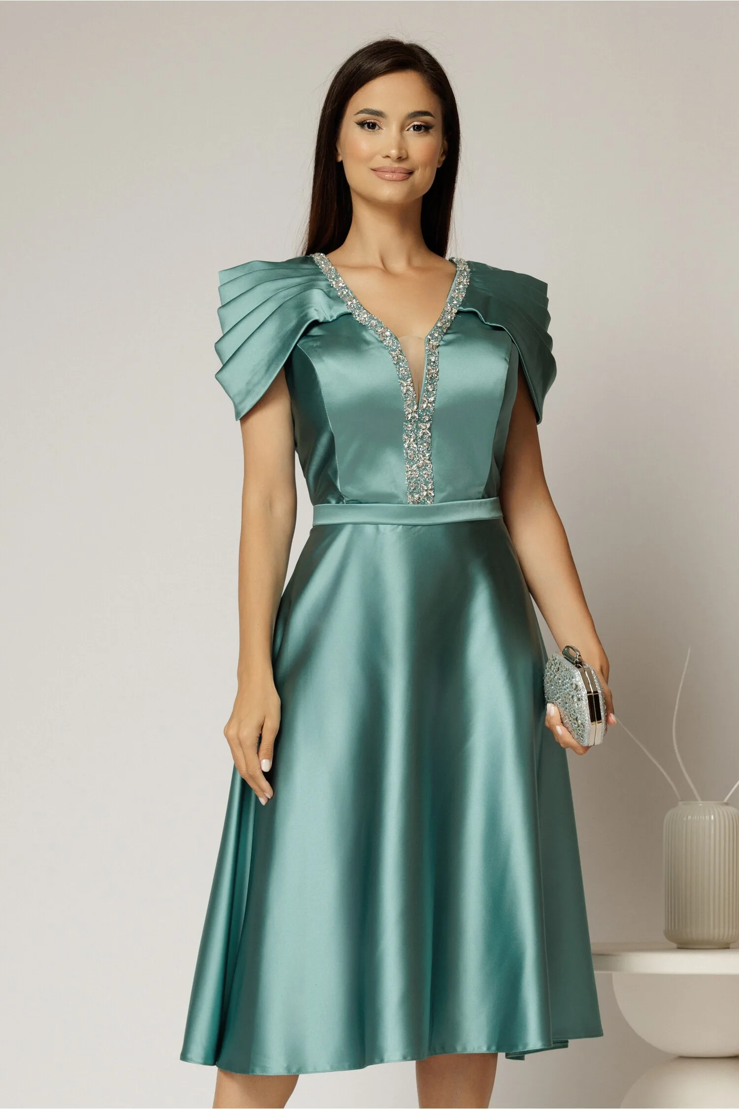 Rochie midi verde mint din tafta cu aplicatii la decolteu si pliuri la maneci