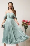 Rochie midi verde mint in clos din voal satinat cu aplicatii cazute pe umeri