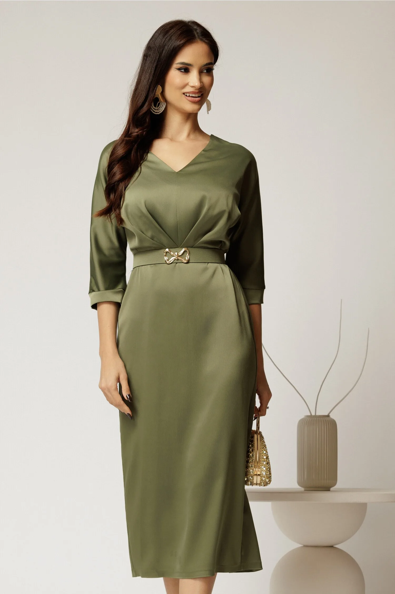 Rochie midi verde satinata cu decolteu in V