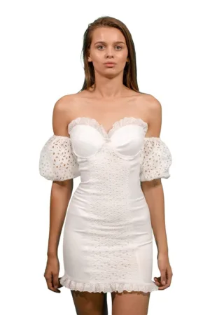 Rochie mini cambrata cu decolteu pe umeri