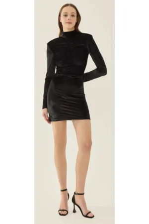 Rochie mini -  catifea - neagra - cu detalii captusite