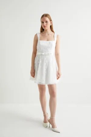 Rochie mini cu broderii