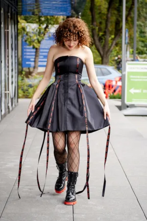 Rochie mini cu detalii cu funde