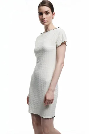 Rochie mini cu terminatii contrastante