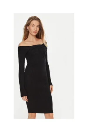 Rochie mini cu umeri goi