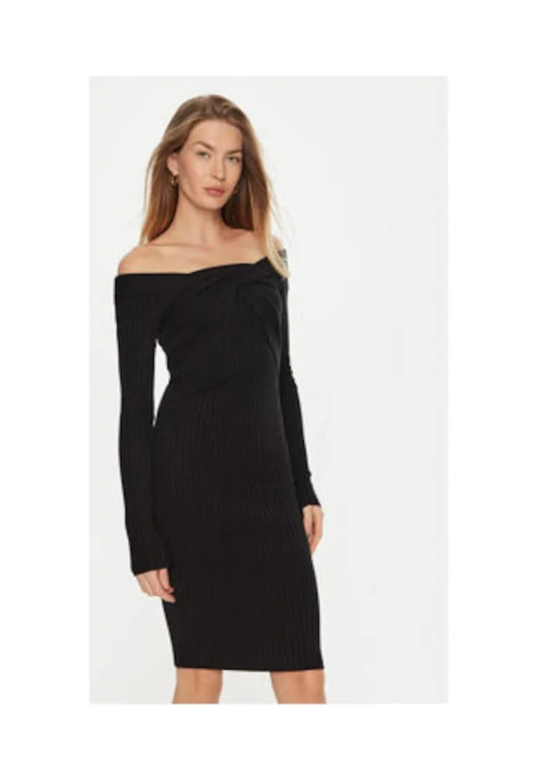 Rochie mini cu umeri goi