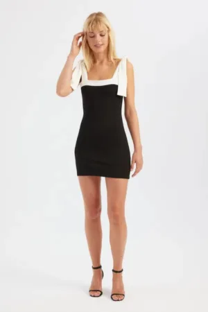 Rochie mini -  decolteu patrat - detaliu cu nod - negru - textil