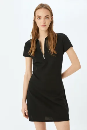 Rochie mini dreapta cu fenta cu fermoar