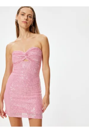 Rochie mini fara maneci cu paiete si decupaj