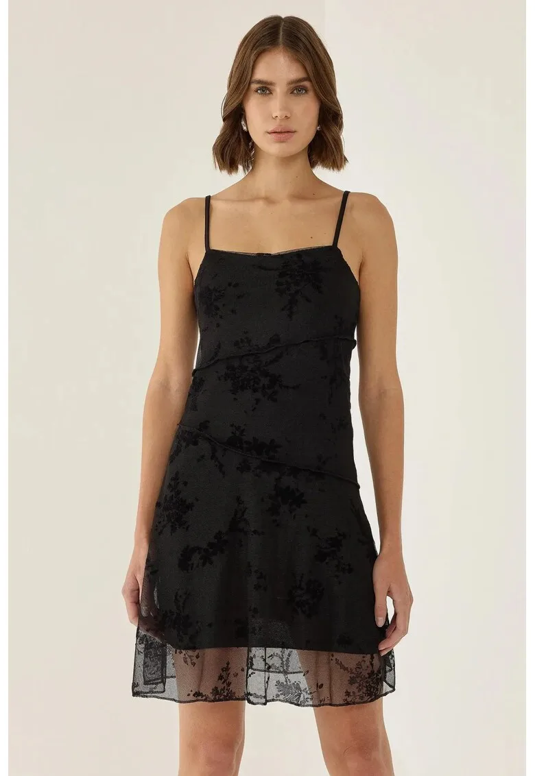 Rochie mini mulata cu dantela florala
