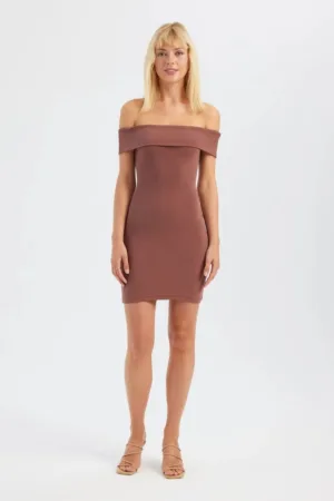 Rochie mini -  mulata - umeri goi - maro - textil