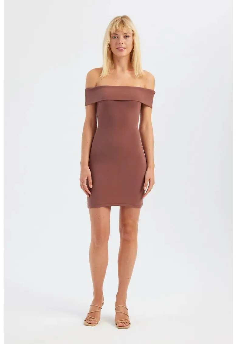 Rochie mini - mulata - umeri goi - maro - textil