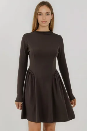 Rochie mini -  texturata - decolteu tip barca - maro - jerseu