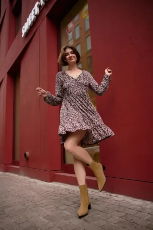 Rochie neagra cu imprimeu de pantera si volan