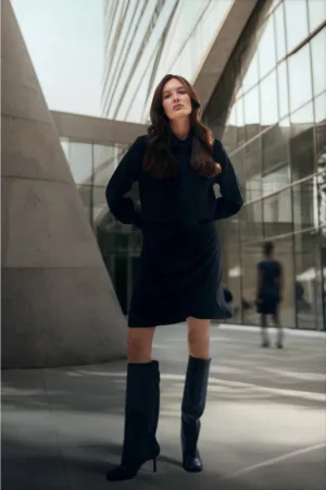 Rochie neagra cu strangere pe solduri