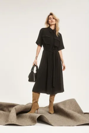 Rochie neagra cu talie legata si buzunare