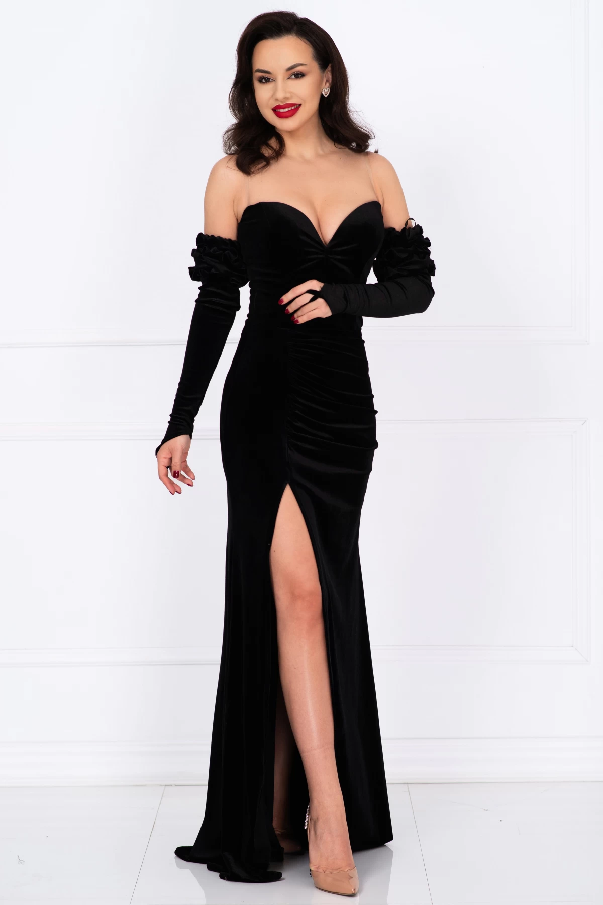 Rochie neagra lunga din catifea Irene cu maneci detasabile