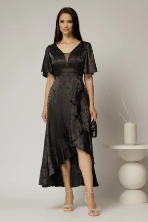 Rochie neagra lunga din satin in clos cu volan si crapatura pe fusta