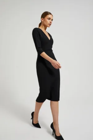 Rochie neagra neteda cu decolteu in V